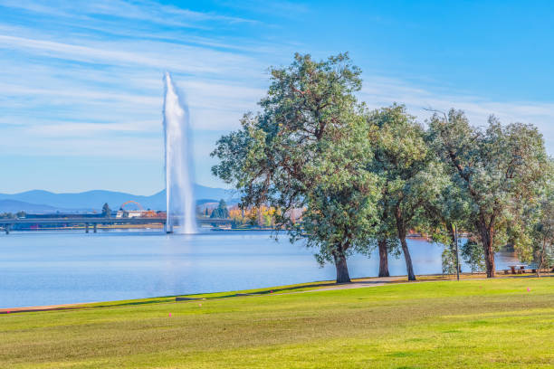 istock An Autumn day at Lake Burley Griffin 2155998520