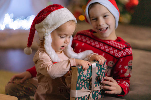 istock Happy children whit Christmas present 2156005872