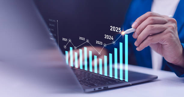 2024 to 2025 business financial plan market concept, performance of profit growth on 2024, education trend up finance on growth graph money revenue, Businessman analyzes profitability of working. concepto de mercado del plan financiero empresarial de 2024 a 2025, rendimiento del crecimiento de las ganancias en 2024, tendencia de la educación al alza de las finanzas en los ingresos monetarios del gráfico de crecimiento, el empresario analiza la re