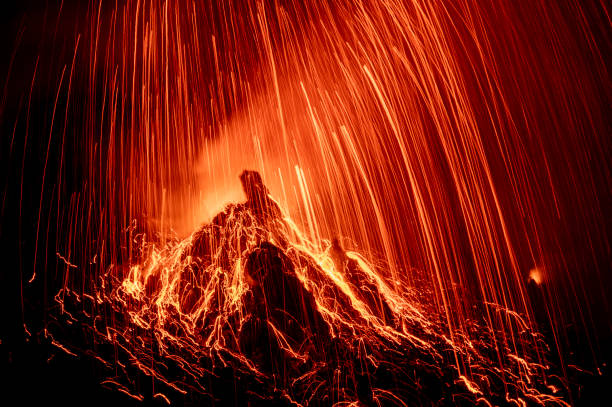 Crater with spray on Stromboli Giugno 2024, esplosioni sul Vulcano Stromboili in Sicilia igneous rock stock pictures, royalty-free photos & images