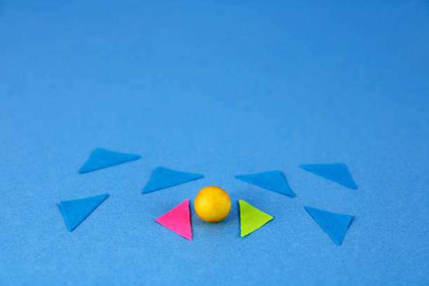 Sphere between two arrows that point opposite directions that stand out due to their color from others that surround it