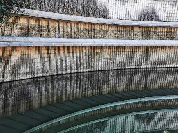 a fountains turned off in the park