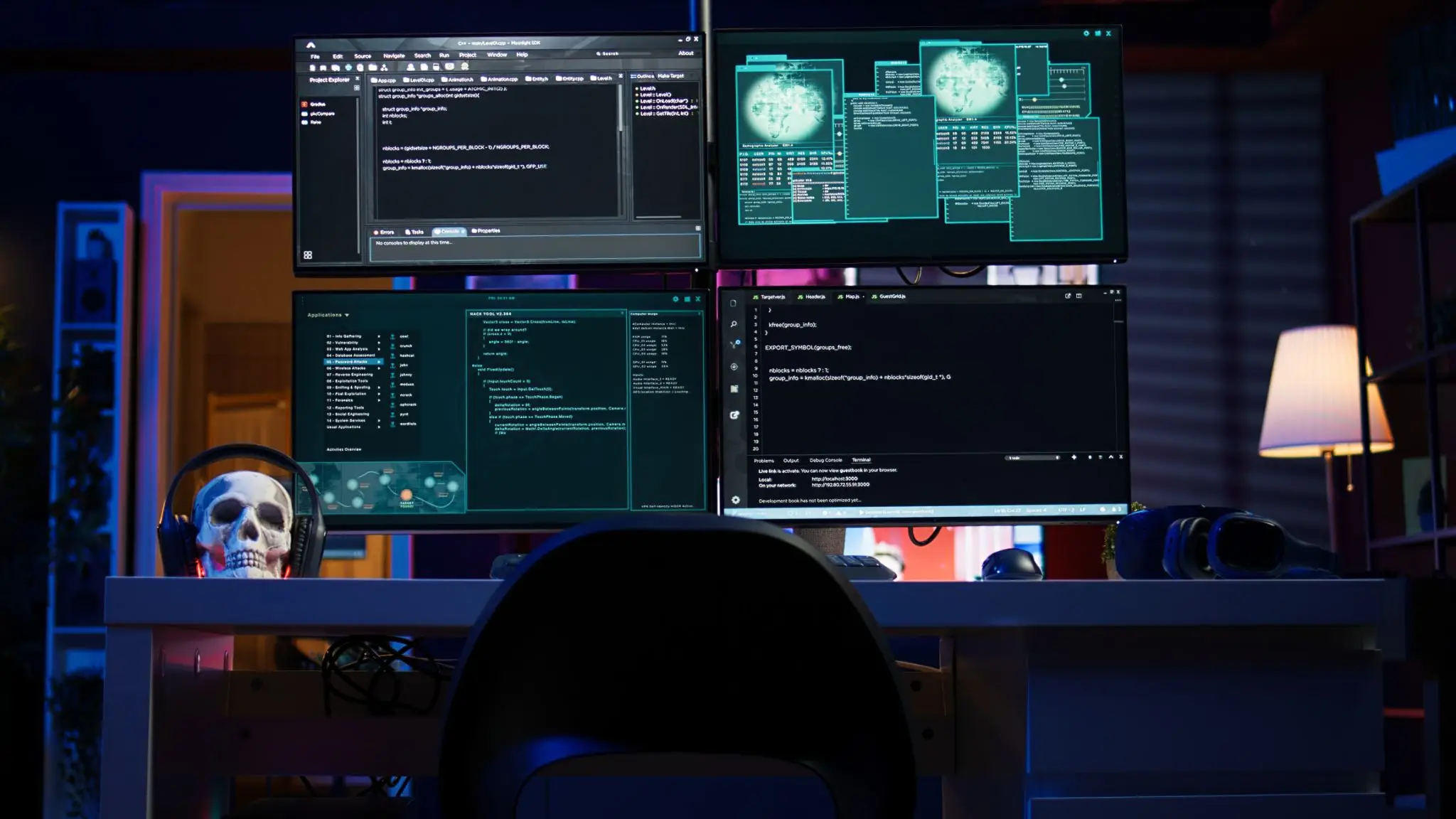 컴퓨터 백엔드 스킬: 전문가 수준으로 성장하기 2 High tech computer system running malicious code in empty apartment