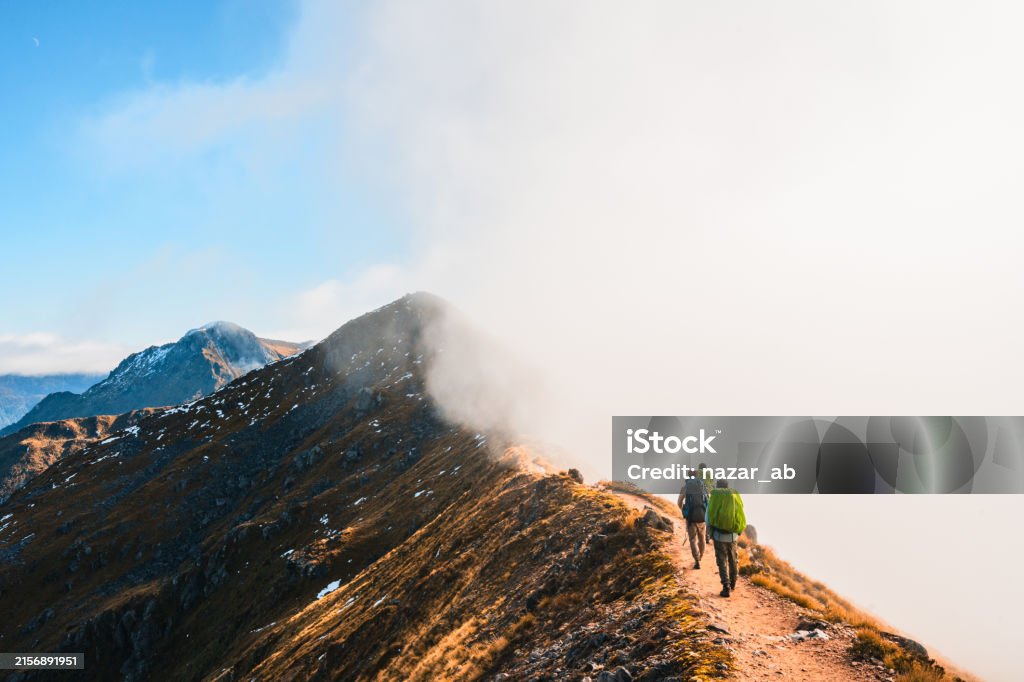 Làm quen với thiên nhiên bằng cách đi bộ, người đi bộ đường dài đi bộ đường dài. - Trả phí Bản quyền Một lần Đường đi bộ - Lối đi bộ Bức ảnh sẵn có Làm quen với thiên nhiên bằng cách đi bộ, người đi bộ đường dài đi bộ đường dài. - Trả phí Bản quyền Một lần Đường đi bộ - Lối đi bộ Bức ảnh sẵn có
