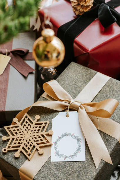 istock Aerial view of gift box with a tag 2157031777