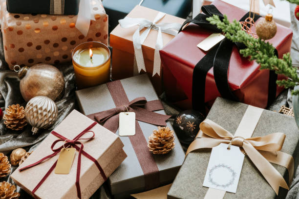 istock Aerial view of gift box with a tag 2157031821