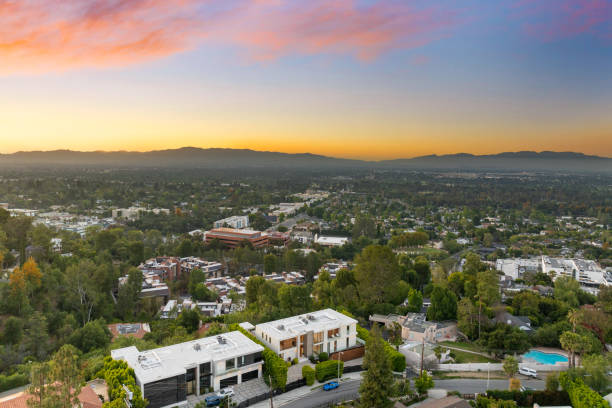 istock Suburban setting with luxury houses with mountain backdrop 2157067733