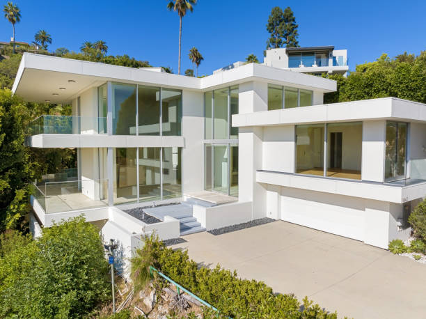 istock Contemporary hillside home with glass windows 2157074074