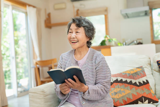 istock Senior woman playing Ayatari with her grandchildren. 2157133322