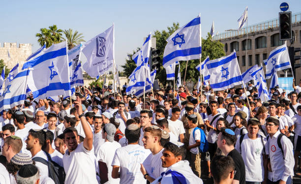 kuvapankkikuvat ja rojaltivapaat kuvat aiheesta lippujen paraati jerusalem-päivän juhlissa - israelilainen kulttuuri