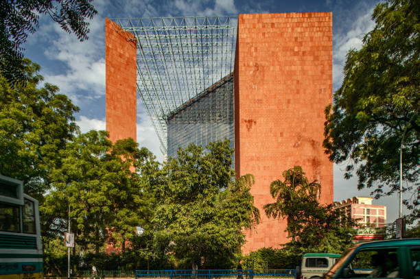 06 09 2004 The towering LIC Jeevan Bharati Bhawan in Connaught Place is a splendid creation in glass stone and metal..near palika bazarDelhi INDIA Asia