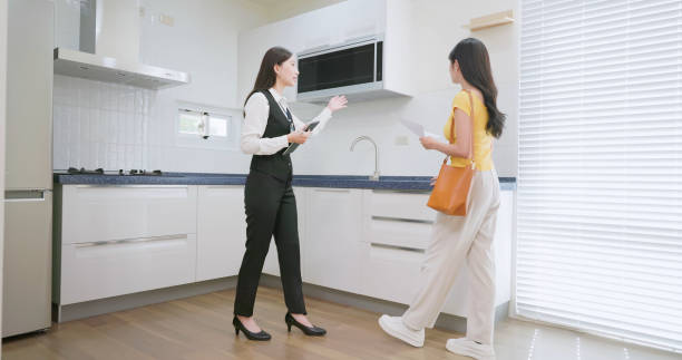 istock real estate agent introduce house 2157414045