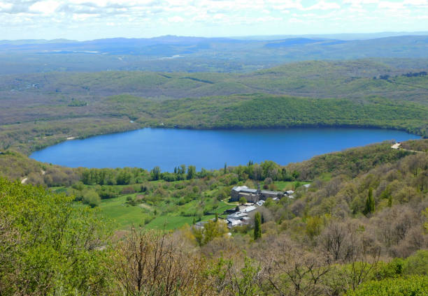 El Lago de Sanabria is a lake located in the northwestern part of the Iberian peninsula. It is located at an altitude of about 1000 meters above sea level in the Spanish province of Zamora, and is the largest glacial lake in Spain and the Iberian peninsula as a whole.
