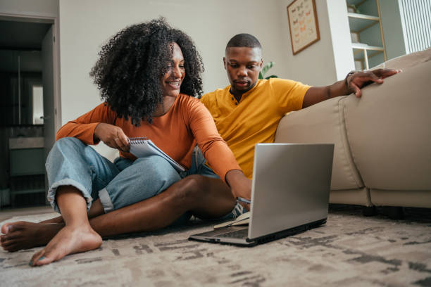 istock Couple shopping online 2157490107