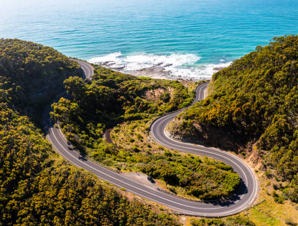 winding coastal road - great ocean road - stock snímky, obrázky a fotky