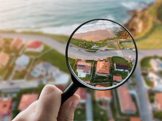 Focusing on houses by the sea