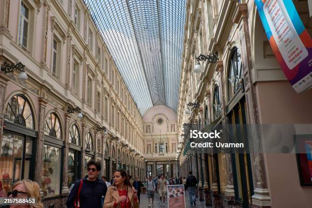Interior De La Galería Real De Saint Hubert Bruselas Bélgica Foto de stock y más banco de imágenes de Antiguo