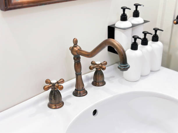 Retro style hotel room faucet with personal care cosmetic bottles