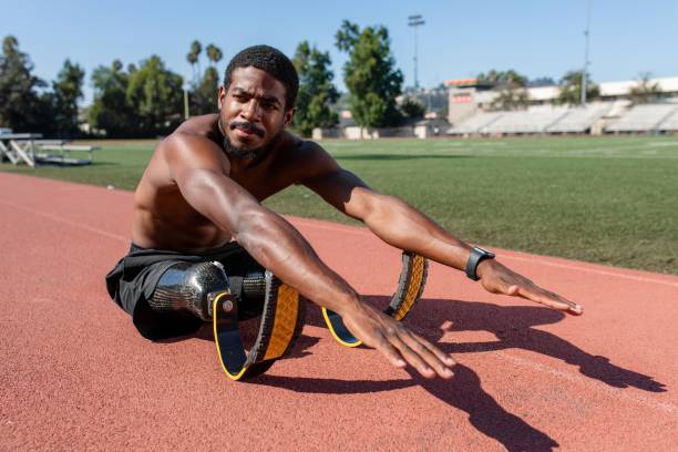 istock Male athlete with prosthetic legs crunching 2157912224