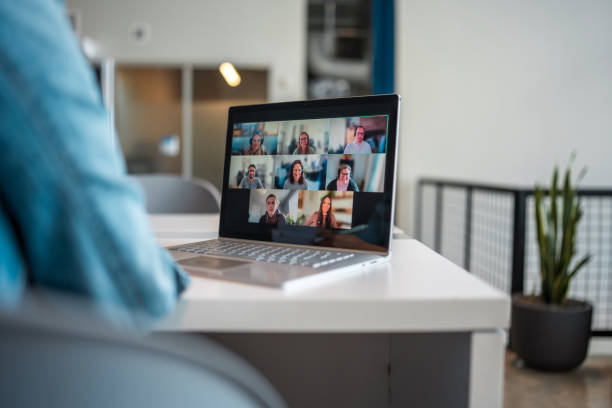 hispánská podnikatelka zapojená do online setkání - videohovor - stock snímky, obrázky a fotky