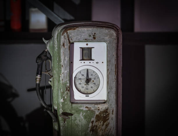Rusty pressure valve in an abandoned equipment house, a silent witness of past technology, marked by corrosion, dust, and the slow passage of time.