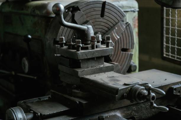 istock Vintage industrial lathe in an old workshop setting 2158098289