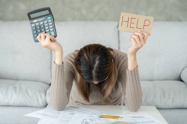stressed and headache asian woman with large bills or invoices no money to pay to expenses and credit card debt. shortage, financial problems, mortgage, loan, bankruptcy, bankrupt, poor, empty wallet - doom spending potret stok, foto, & gambar bebas royalti