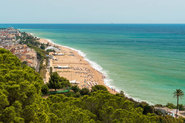 platja del garbí en calella, españa - maresme fotografías e imágenes de stock