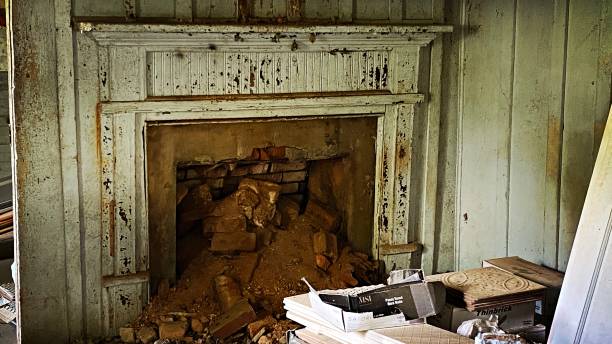 istock Fireplace in an Abandoned Home 2158313398