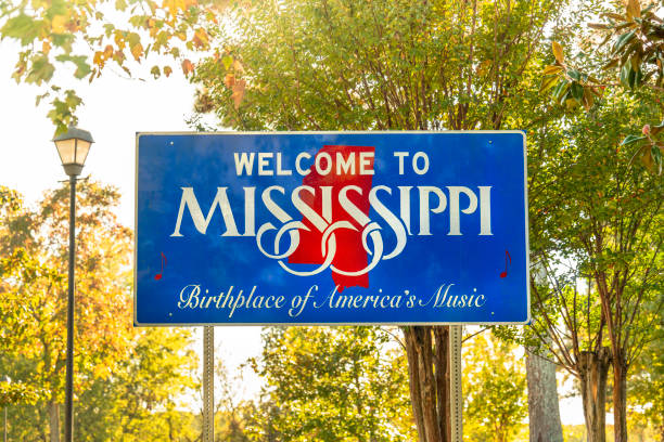 welcome to mississippi state border sign - mississippi sydstaterna bildbanksfoton och bilder
