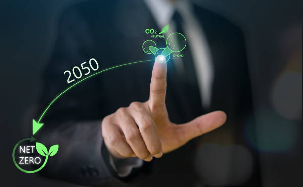 Businessman point at net zero carbon emission target for 2050, sustainability, environmental responsibility and corporate commitment to reducing carbon footprint, CSR, renewable energy, eco-friendly los empresarios señalan el objetivo de cero emisiones netas de carbono para 2050, la sostenibilidad, la responsabilidad ambiental y el compromiso corporativo para reducir la huella de carbono, la rse, las energías renovables, el respeto por el medio ambi