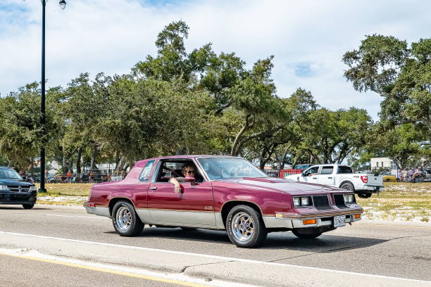 1985 oldsmobile cutlass 442 hardtop - 1985 - stock snímky, obrázky a fotky
