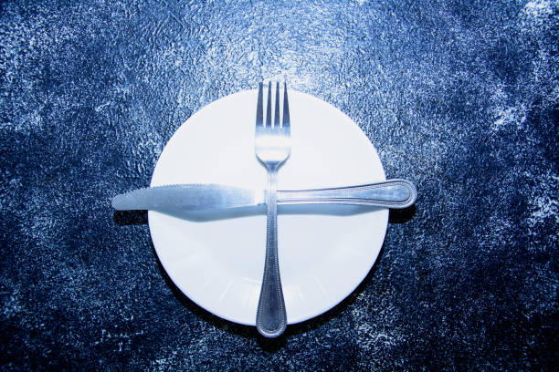 Plate, lunch, breakfast, dinner, cutlery, fork, knife, food culture, restaurant, café, canteen, meal, eating, finishing a meal, moving on to the second course, gratitude for food