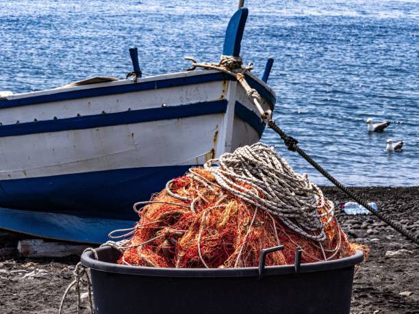 Stromboli, Eolie, Sicilia, Italia: Fishing boat and fishing nets
