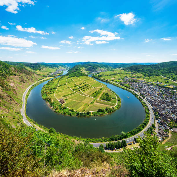 Spectacular, breathtaking panoramic view from the Prizenkop tower of the Moselle loop, the Moselle valley from Reil to the Bremmer Calmont, Zeller Hamm, the Hunsrück heights and the Kondelwald forest.