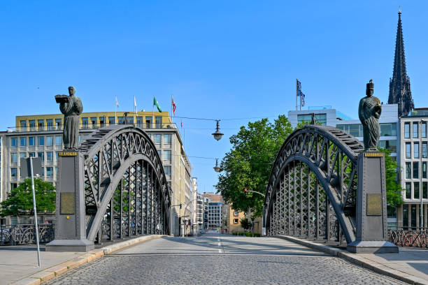 istock Hollandischer Brook Fleet Bridge - Hamburg, Germany 2158769933