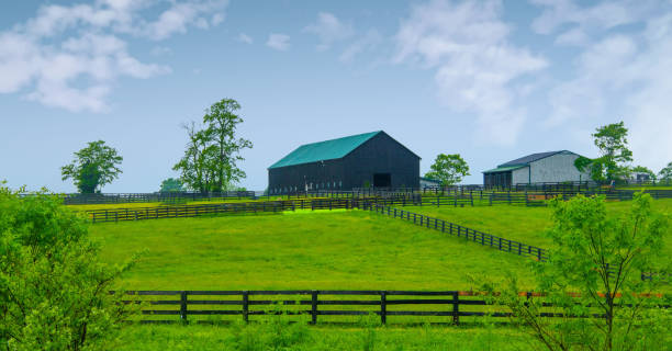 istock Barn with fence- Lexington. Kentucky 2158846129