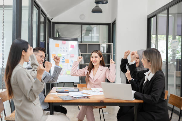 istock Asian Business Group Chat about graph work Present in meetings, in the office 2158926051