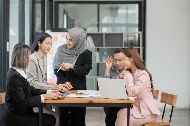 istock Asian Business Group Chat about graph work Present in meetings, in the office 2158926072
