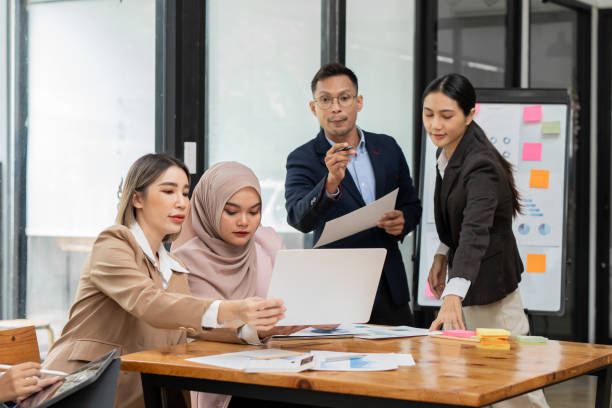 istock Asian Business Group Chat about graph work Present in meetings, in the office 2158926281
