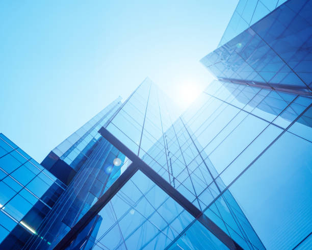 gratte-ciel contemporain en verre. - gratte-ciel photos et images de collection