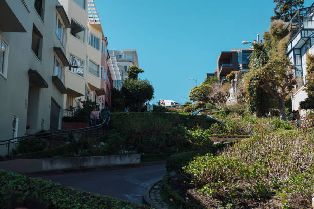 istock Lombard Street 2158982801