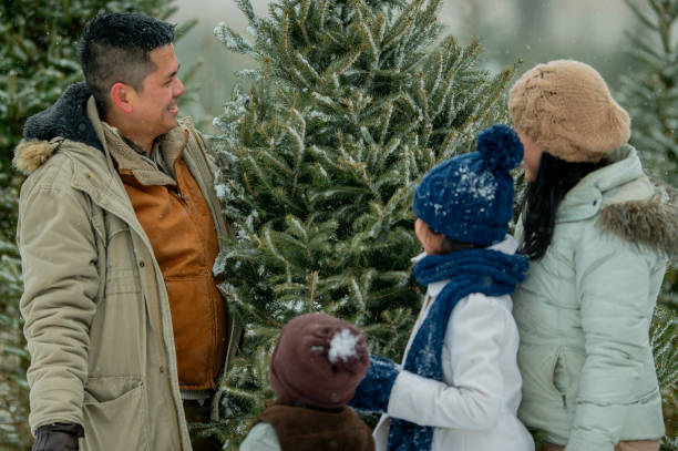 istock Winter Family Fun 2159058051