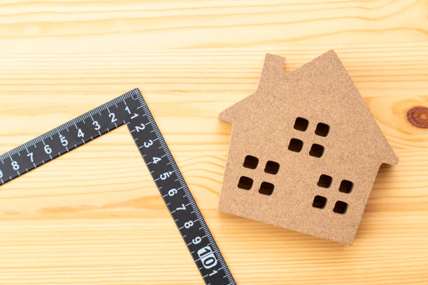 istock A square and a house object on a wood grain background 2159175943
