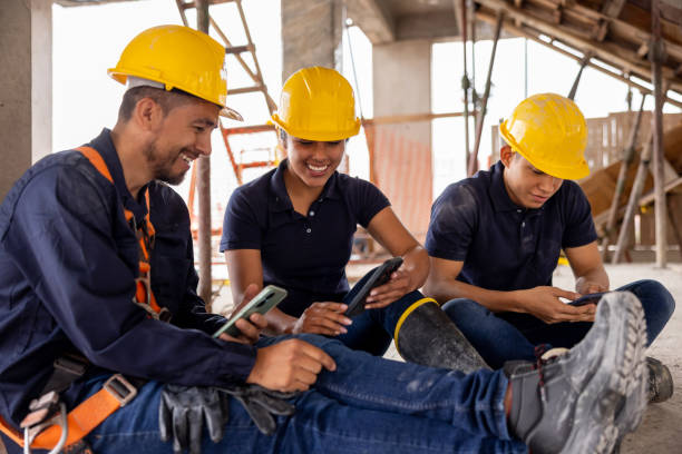Worker Using Phone 80+ Smartphone Mason Stock Photos, Pictures & Royalty-Free Images - iStock