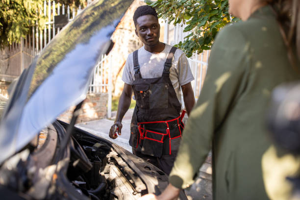 istock Mechanic came to fix the car 2159257927