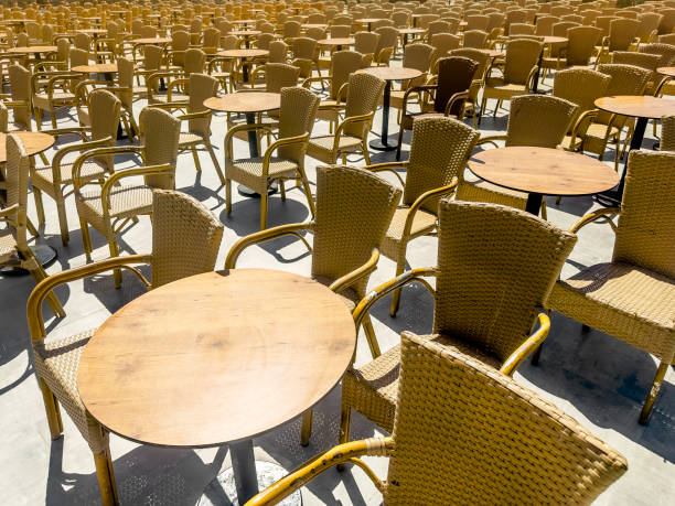 Outdoor arrangement of tables and chairs