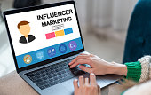frau-verwendet-laptop-mit-influencer-marketingstrategie-und-social-media-engagement-likes.jpg?b=1&s=170x170&k=20&c=fAunWmDY4n5zx525X_61u21Ropx47LWA7A1xAAwyKaw=