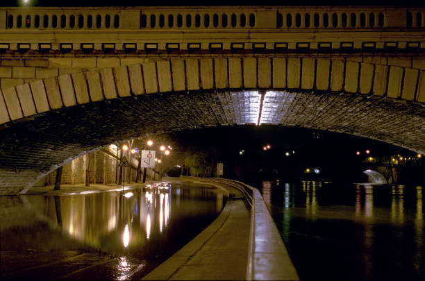 istock Quai Henri IV under a spring flood 2159491776