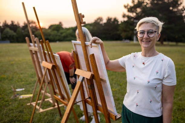 istock Woman painter with friends 2159530046